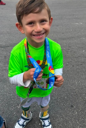 PEQUENO MORADOR DE SÃO BERNARDO QUE EMOCIONOU A INTERNET MARCA PRESENÇA NA MEIA MARATONA