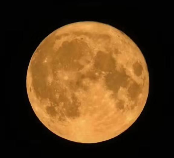 MORADOR REGISTRA LUA NO CÉU DE SÃO BERNARDO NAS PRIMEIRAS HORAS DESTA QUINTA-FEIRA