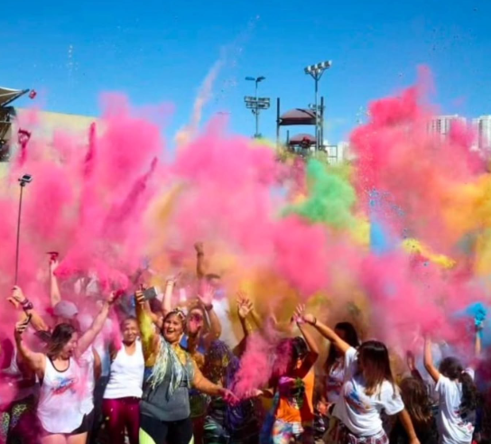 EXPLOSÃO DE CORES: ZUMBA GRATUITA É A ATRAÇÃO DESTE SÁBADO NO PARQUE DA JUVENTUDE, EM SÃO BERNARDO