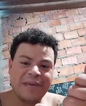 APÓS REPERCUSSÃO, DONO DE BAR DEFENDE BAILES, IRONIZA MORADORES QUE FALAM EM VENDER SUAS CASAS E MUDA VERSÃO SOBRE PROTESTO