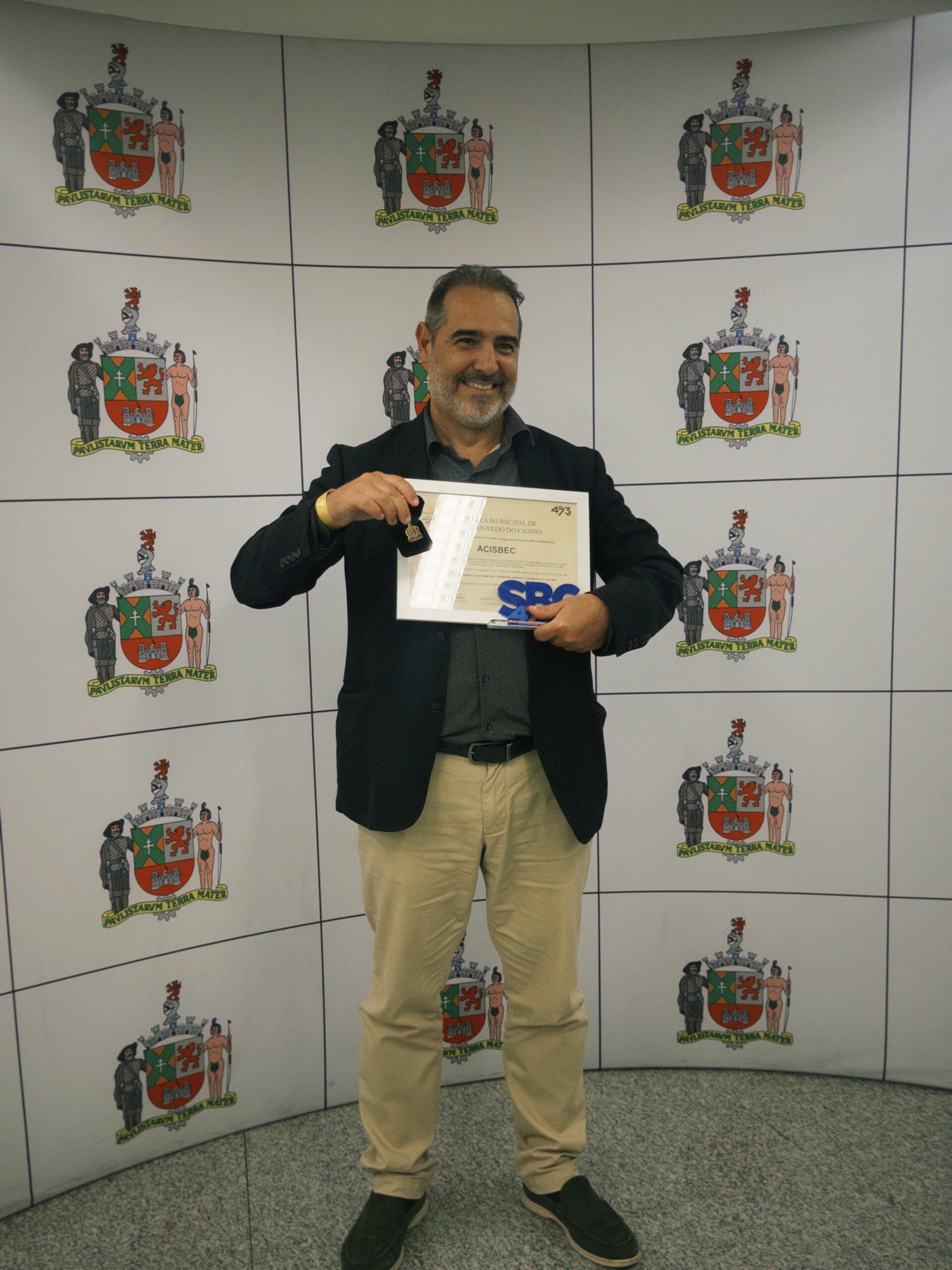 ACISBEC RECEBE TROFÉU CIDADE PRA FRENTE 2026 POR CONTRIBUIÇÃO AO DESENVOLVIMENTO DE SÃO BERNARDO