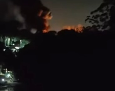 INCÊNDIO EM DEPÓSITO DE RECICLÁVEIS MOBILIZA 10 VIATURAS DO CORPO DE BOMBEIROS EM DIADEMA