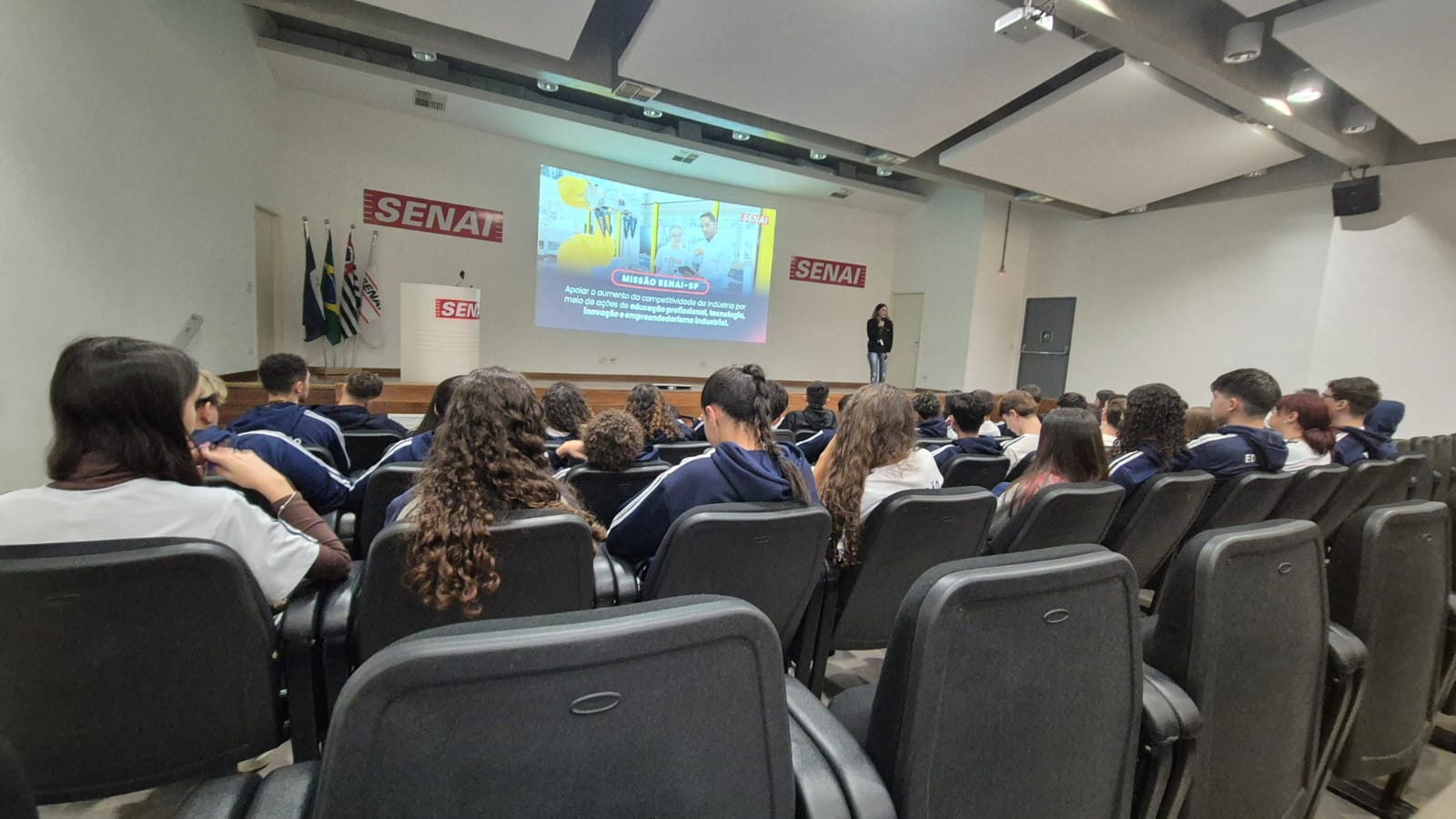 EDUCAÇÃO DE SÃO CAETANO LEVA 900 ESTUDANTES DO ALCINA DANTAS FEIJÃO PARA VISITA AO SENAI