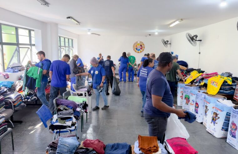 ‘CABIDE SOLIDÁRIO ITINERANTE’ DE SÃO BERNARDO LEVA PEÇAS DE ROUPAS A TRABALHADORES DA COOPERLUZ