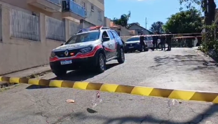 HOMEM É ENCONTRADO MORTO DENTRO DE CARRO EM SANTO ANDRÉ