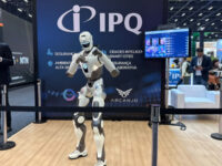 HUMANOIDE POLICIAL QUE RECONHECE ROSTOS E ARMAS E PODE ENTRAR EM ÁREAS DE RISCO É DESTAQUE EM EVENTO DE SEGURANÇA PÚBLICA EM SÃO PAULO