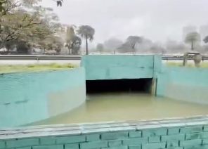 SEM SOLUÇÃO HÁ ANOS, TÚNEL DA VOLKS VOLTA A ALAGAR E ECOVIAS ATRIBUI PROBLEMA A RESÍDUOS