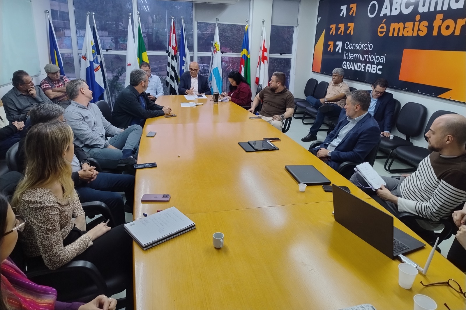 GRANDE ABC DISCUTE ESTRATÉGIAS PARA RECONVERSÃO INDUSTRIAL DA REGIÃO