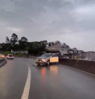 CAMINHONEIRO PARA E PRESTA AJUDA A MULHER QUE PASSOU MAL NO VIADUTO JOÃO LIMA, EM SÃO BERNARDO
