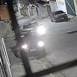 CRIMINOSO CHEGA DE UNO, ABANDONA O CARRO E FURTA OUTRO UNO NA PAULICÉIA, EM SÃO BERNARDO