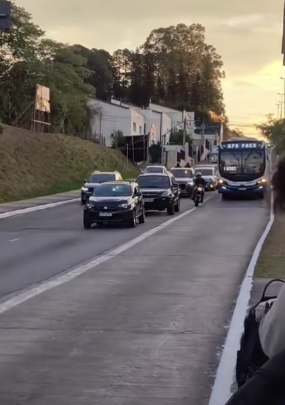 PASSAGEIROS RELATAM QUE ÔNIBUS DA LINHA 7N PASSAM DIRETO EM PONTO DE SÃO BERNARDO