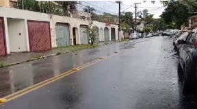 CINCO CRIMINOSOS INVADEM CASA DE AUDITOR DA RECEITA E AMARRAM MORADORES PARA ROUBAR NO BROOKLIN