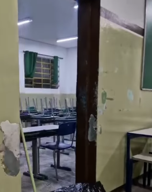 ALUNOS DE ESCOLA ESTADUAL DE DIADEMA ASSISTEM A AULAS EM MEIO A OBRAS E POEIRA