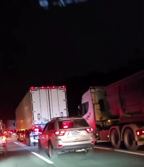 ALERTA DE TRÂNSITO: ACESSO DA ANCHIETA AO RODOANEL É INTERDITADO APÓS ACIDENTE COM CARRETA EM SÃO BERNARDO