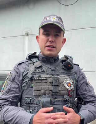 FALSO POLICIAL É PRESO COM GIROFLEX, DISTINTIVOS E SIMULACRO EM SÃO BERNARDO