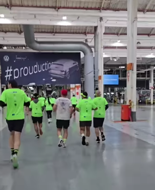 VEJA COMO FOI A CORRIDA DENTRO DA FÁBRICA DA VOLKSWAGEN EM SÃO BERNARDO
