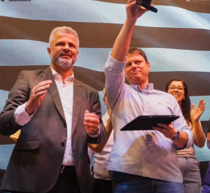 EM ENCONTRO COM JULINHO FUZARI, TARCÍSIO ASSUME COMPROMISSO COM CASA DA MÃE ATÍPICA EM SÃO BERNARDO