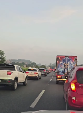 ACIDENTE ENVOLVENDO CARRO E BICICLETA DEIXA UMA PESSOA MORTA NA IMIGRANTES, EM SÃO BERNARDO
