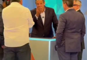 ADVERSÁRIOS, MAS NÃO INIMIGOS: TARCÍSIO E HADDAD CONVERSAM DESCONTRAÍDOS ANTES DE DEBATE NA GLOBO