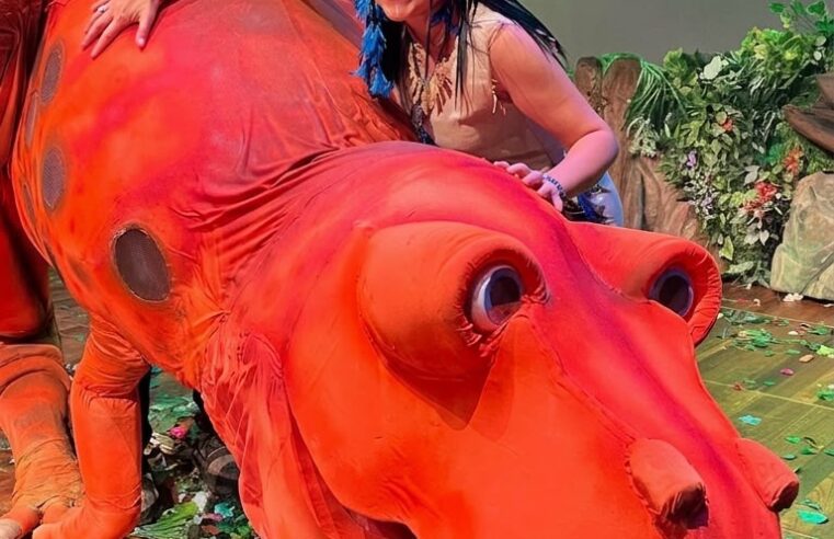 T. REX INVADE A AMAZÔNIA EM ESPETÁCULO INFANTIL NESTE DOMINGO NO TEATRO PEN LIFE
