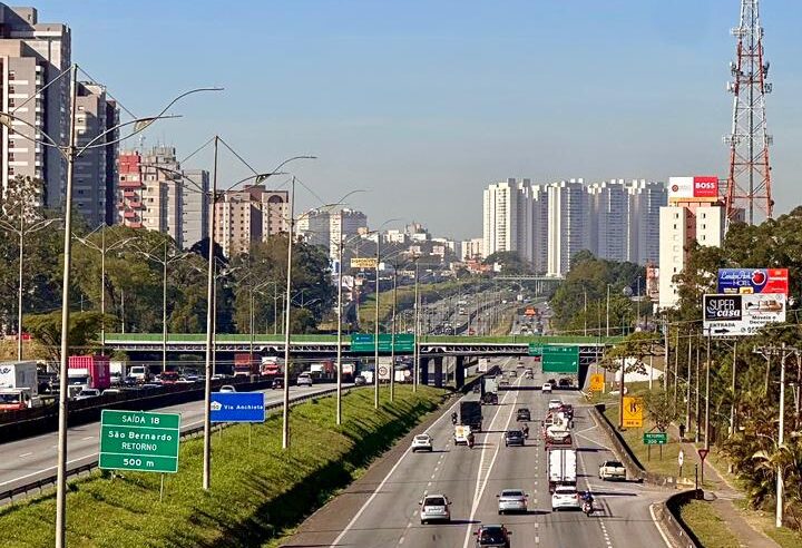 ATÉ 330 MIL VEÍCULOS DEVEM DESCER PARA O LITORAL PELO SISTEMA ANCHIETA-IMIGRANTES NO FERIADO DE 7 DE SETEMBRO