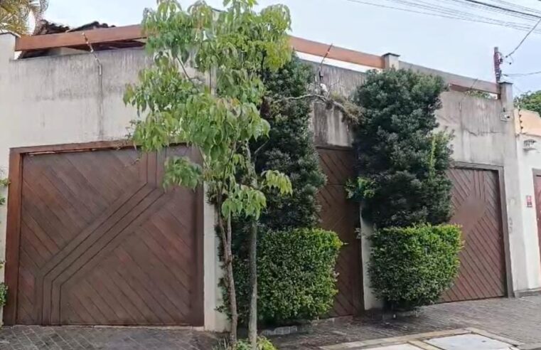 CINCO CRIMINOSOS INVADEM CASA DE AUDITOR DA RECEITA, AMARRAM MORADORES E ROUBAM ARMA NO BROOKLIN