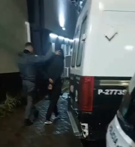 FUGIU PELO CÓRREGO, MAS NÃO ESCAPOU: PM RECUPERA MOTO FURTADA E APREENDE ADOLESCENTE EM DIADEMA
