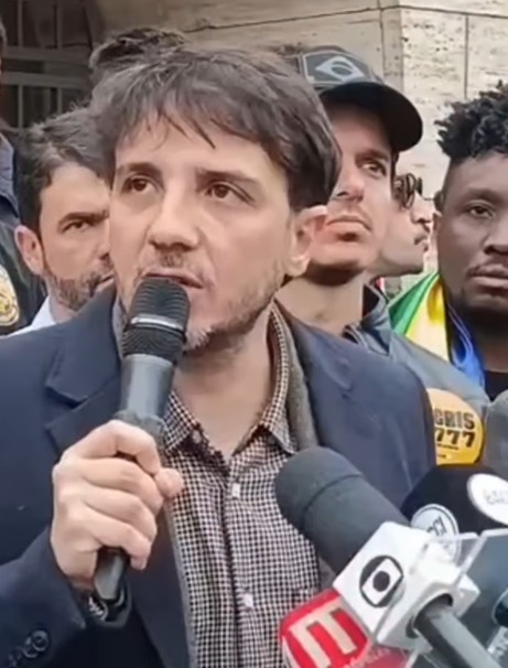 “TRAIDORES DA PÁTRIA NOS GOVERNAM EM TODOS OS PODERES”, DIZ RENAN SANTOS EM ATO NO IBIRAPUERA