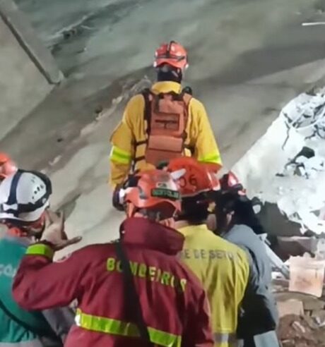 BUSCAS CONTINUAM APÓS DESABAMENTO DE PRÉDIO QUE DEIXOU DOIS MORTOS EM SÃO PAULO