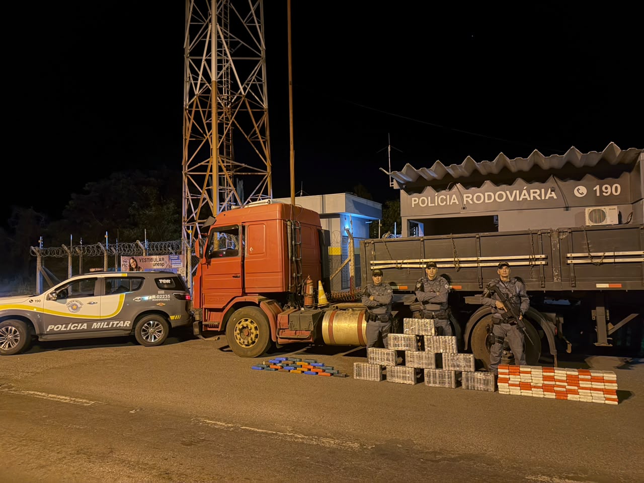PM RODOVIÁRIA APREENDE 246 KG DE COCAÍNA E PASTA BASE EM CAMINHÃO NO INTERIOR DE SP