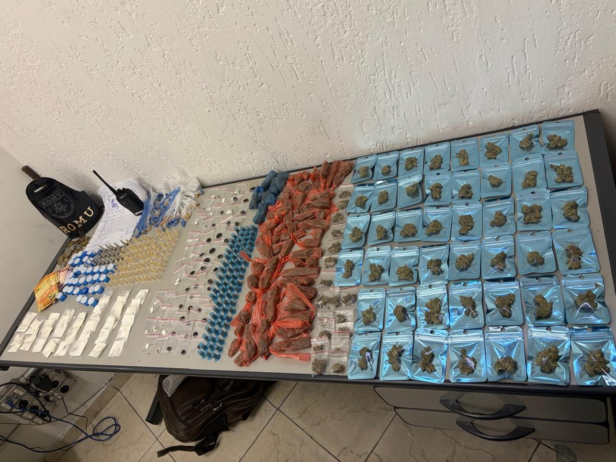 ROMU DE SÃO BERNARDO PRENDE HOMEM EM FLAGRANTE POR TRÁFICO E APREENDE CERCA DE 500 PORÇÕES DE DROGAS NO ALVARENGA