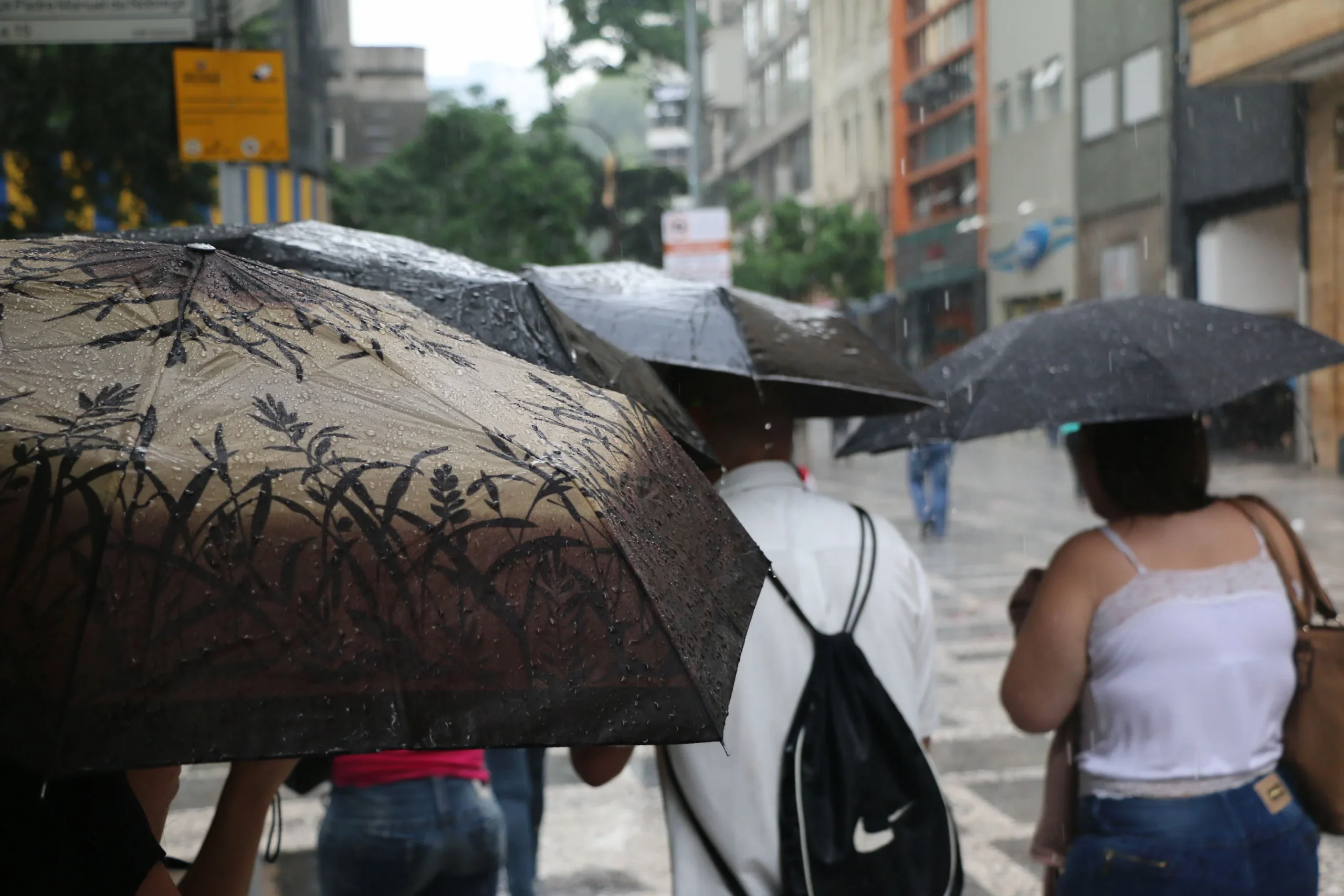 DEFESA CIVIL ALERTA PARA CHUVA FORTE ENTRE QUARTA (9) E QUINTA-FEIRA (10) EM DIFERENTES REGIÕES DO ESTADO