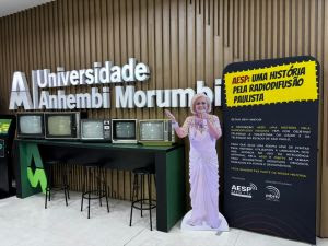 ANHEMBI MORUMBI SEDIA EXPOSIÇÃO SOBRE OS 76 ANOS DA TV BRASILEIRA