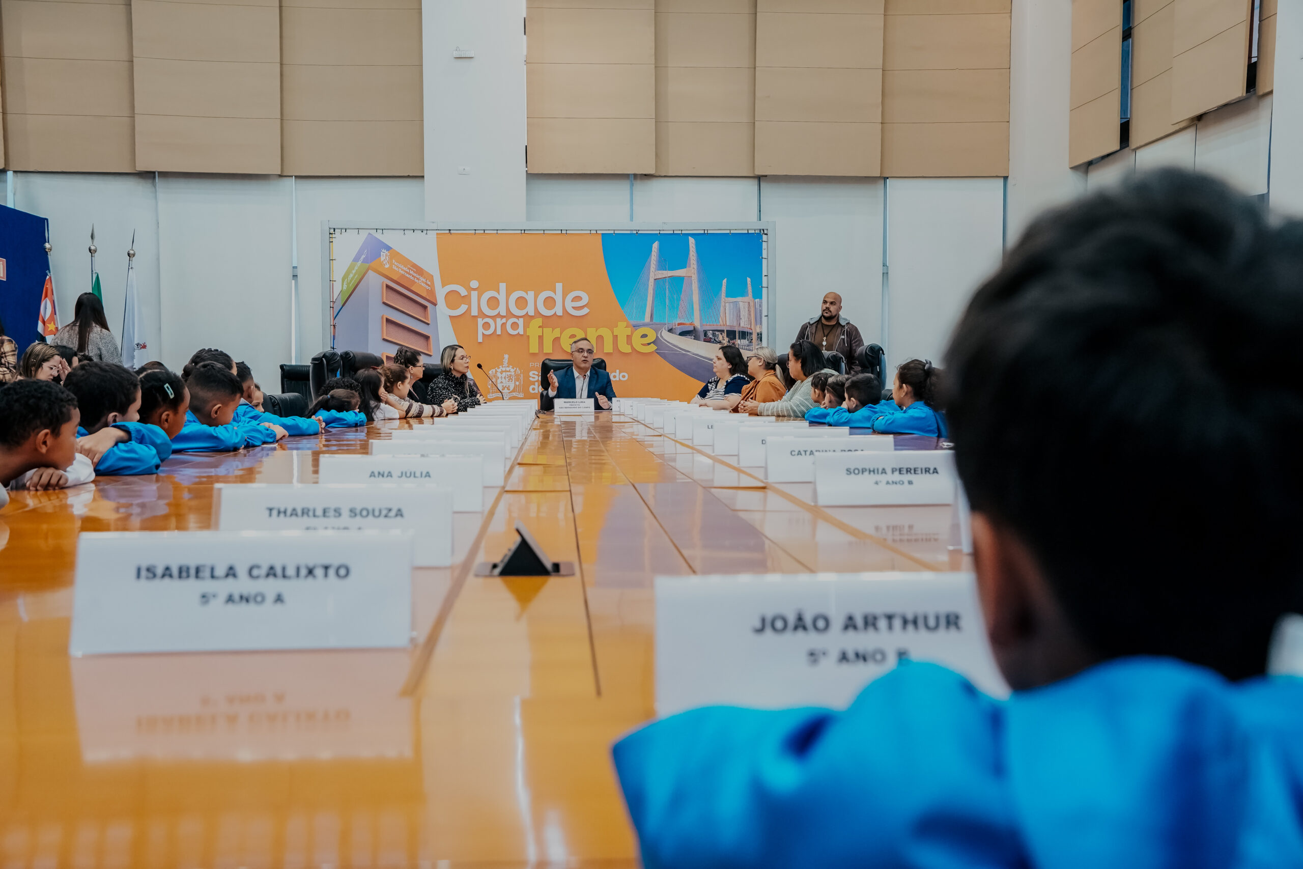 EM ‘TOUR COM A TURMA’, ESTUDANTES DE SÃO BERNARDO DIALOGAM COM PREFEITO E CONHECEM ESTRUTURA DA PREFEITURA