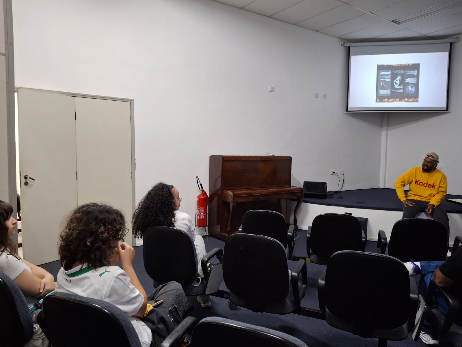 OFICINA DE DUBLAGEM NA SECRETARIA DE CULTURA DE SÃO CAETANO INCENTIVA TALENTOS DA VOZ