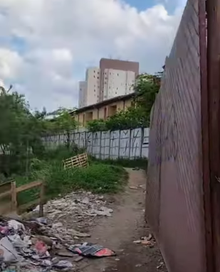 MORADORES DE SANTO ANDRÉ CONVIVEM COM LIXO E ENTULHO NA VILA LUCINDA E PEDEM AJUDA