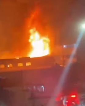 INCÊNDIO EM FÁBRICA DE VELAS MOBILIZA 18 VIATURAS DOS BOMBEIROS NO JABAQUARA