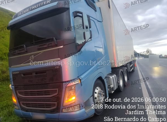 PEDESTRE MORRE APÓS SER ATROPELADO POR CARRETA NA RODOVIA DOS IMIGRANTES, EM DIADEMA