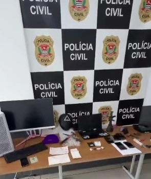 HOMEM É PRESO POR AMEAÇAR PROFESSORES, INCENTIVAR ATAQUES A ESCOLAS E DIVULGAR MATERIAL DE ABUSO INFANTIL PELO DISCORD EM SANTOS