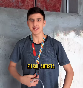 JOVEM EMPREENDEDOR AUTISTA DO BAIRRO FERRAZÓPOLIS COMOVE A INTERNET COM LOJA DE ROUPAS EM SUA CASA