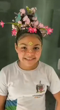 MÃE USA A CRIATIVIDADE E SURPREENDE COM PENTEADO DA FILHA NO DIA DO CABELO MALUCO EM SÃO BERNARDO