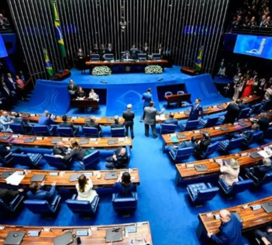SENADO APROVA PEC QUE ACABA COM A ESCALA 6X1 E GARANTE DOIS DIAS DE FOLGA POR SEMANA