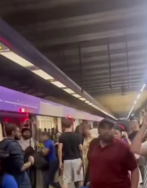 PASSAGEIROS PASSAM MAL APÓS SPRAY DE PIMENTA SER LANÇADO DENTRO DE TREM DO METRÔ EM SÃO PAULO