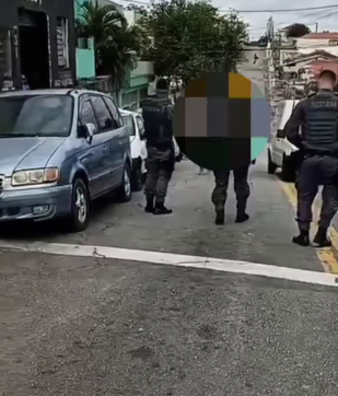 MULHER MORRE APÓS AVANÇAR COM FACA CONTRA POLICIAL MILITAR EM PIRITUBA, NA TARDE DESTA QUINTA-FEIRA (15)