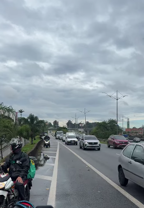 ALERTA DE TRÂNSITO: ACESSO À AVENIDA LIONS PELO KM 16 DA ANCHIETA É INTERDITADO PARA LIMPEZA NESTA SEXTA-FEIRA (16)