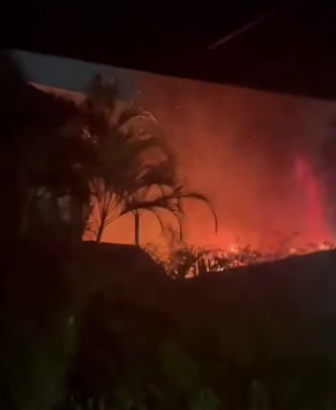 INCÊNDIO ATINGE OFICINA MECÂNICA NO RIACHO GRANDE, EM SÃO BERNARDO, DURANTE A MADRUGADA