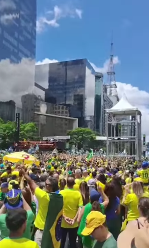FLÁVIO REÚNE APOIADORES EM MANIFESTAÇÃO NA AVENIDA PAULISTA