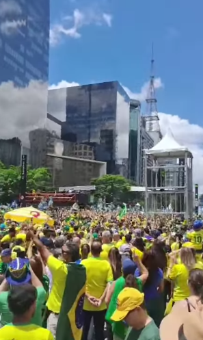 FLÁVIO REÚNE APOIADORES EM MANIFESTAÇÃO NA AVENIDA PAULISTA