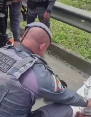 HOMEM SEQUESTRADO É ENCONTRADO NO PORTA-MALAS DE CARRO EM MOGI DAS CRUZES; TRÊS SÃO PRESOS