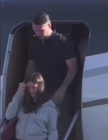 FLÁVIO BOLSONARO DESEMBARCA EM MIAMI APÓS VIAGEM COM ESCALA NO EQUADOR